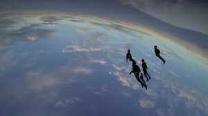 прыжки с парашютом на закате