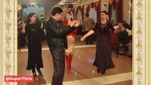 Цыгане. Редко кто танцует, как на этой свадьбе