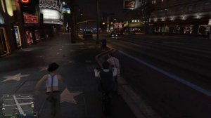GTA Online Как Драться на Мотоцикле/как бить ногой/на мотоцикле пользоваться оружием ближнего боя