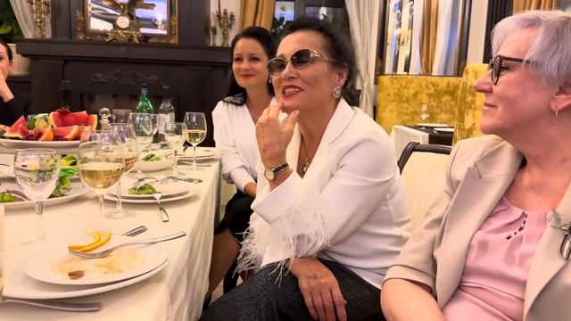 Наряжаемся с мамой на праздник. День рождения длиною в три дня. Песни, танцы, опера