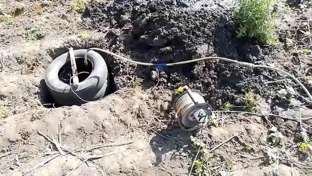 Отключили воду рою копанку. Выход есть всегда главное не лениться. смотреть онлайн