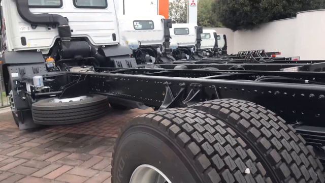 El camión de 12 toneladas más vendido Fuso FJ 1828 смотреть онлайн