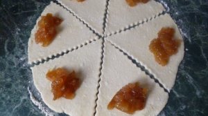 Рулетики из творожного теста с повидлом