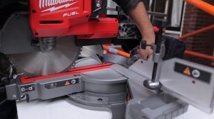 A Pro tests the Milwaukee M18 FMS254-0 18V battery-powered crosscut saw #review