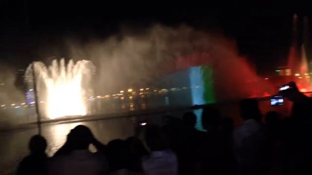 Лазерное шоу и фонтаны в Шардже. смотреть онлайн