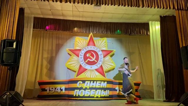 Танец на 9 мая. Вальс "Жду тебя".