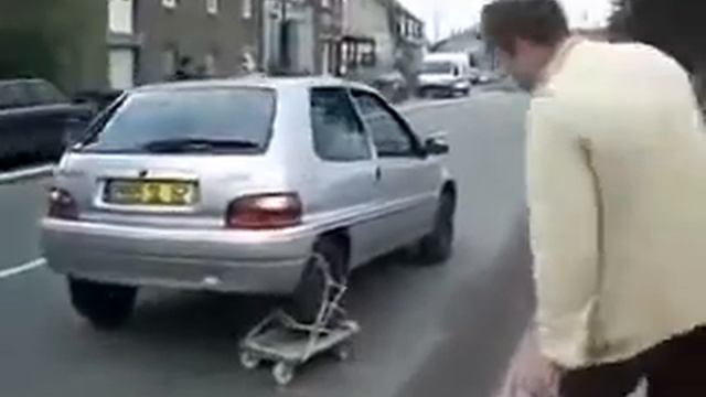 Что делать, если спустило колесо, а запаски нет смотреть онлайн