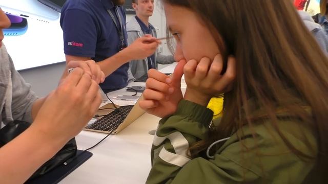 ВЫПРОСИЛА НОВЫЙ АЙФОН на ДЕНЬ РОЖДЕНИЯ в 12 ЛЕТ ! смотреть онлайн