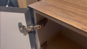 Трудности монтажа 25. Распашной шкафчик с фасадами под 45 градусов с акцентной кромкой.