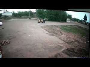 Никогда так не делайте, не поворачивайте резко с поднятой стрелой