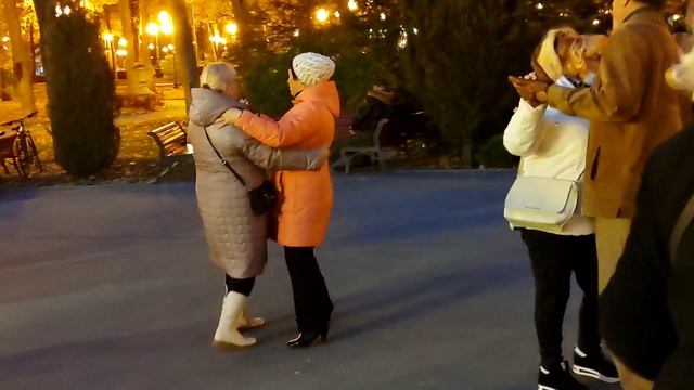 Я иду тебе навстречу Танцы в парке Горького Харьков Октябрь 2021 смотреть онлайн