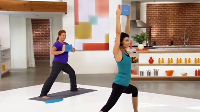 Yoga Get Moving | Sara Ivanhoe | 30 Minute Workout смотреть онлайн