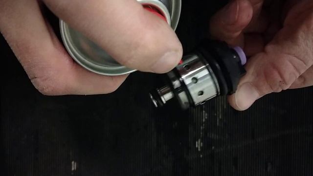 Pulizia iniettori GPL LPG Landi Renzo MED con olio e aria compressa. Injectors cleaning смотреть онлайн