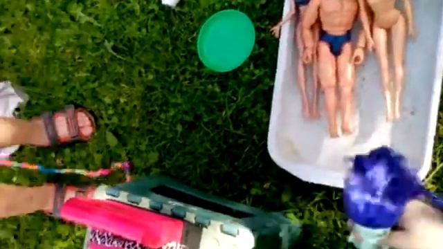 Куклы в бассейне куклы в бассейне смотреть онлайн