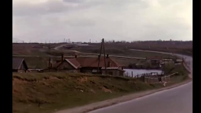 Москва, 1954 г. Дорога по Каширскому шоссе, Царицыно дворец и парк, много гуляющих, воскресный день