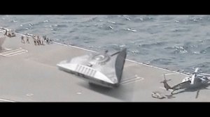OVNI en forme de triangle repéré sur le porte avions américain en mer Méditerranée