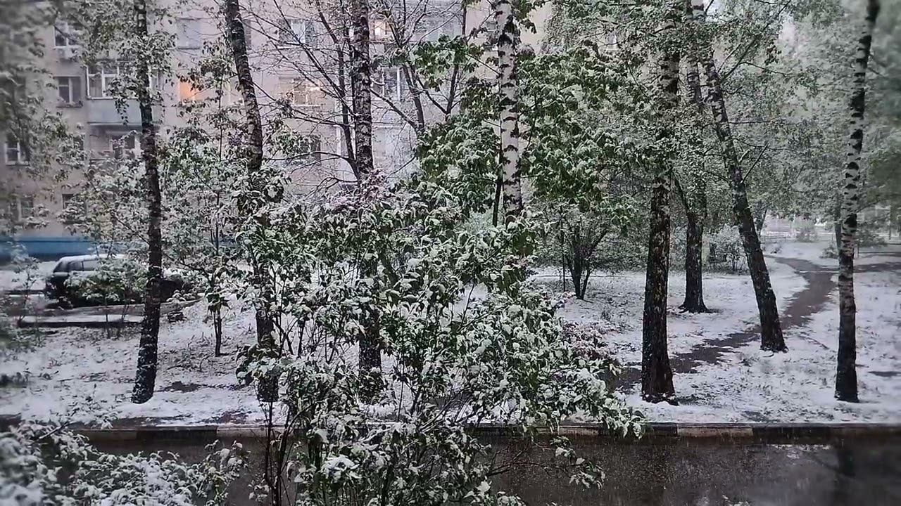 А за окошоком месяц май смотреть онлайн