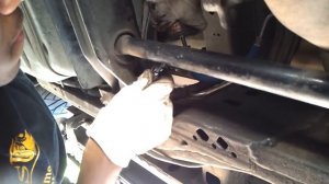 How To: Fuel Filter Replacement in 5 mins Ford Expedition 2002