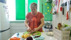 Готовлю салат,Селёдка под шубой. Курьёзы в поездке.