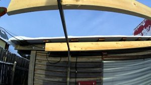 СТРОИМ НАВЕС ПЕРЕД ДОМОМ ИЗ ДОСОК// ЧАСТЬ 1//деревенские будни