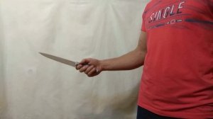 Трюки с ножом: перевод ножа из одной руки в другую