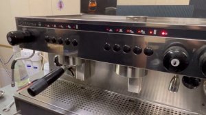 Очистка групп от кофейных масел рожковой кофемашины