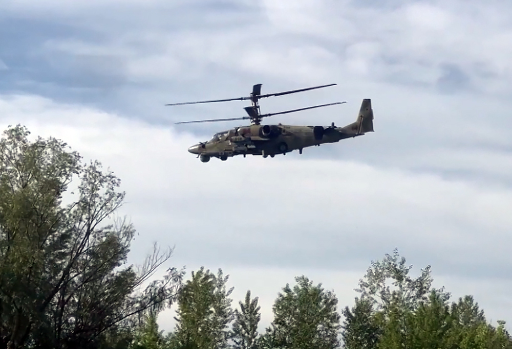 Минобороны показало запуск ракет "Вихрь" с вертолетов Ка-52 / События на ТВЦ