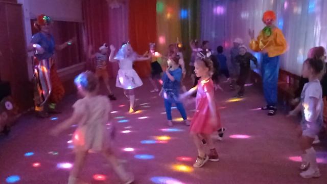 дискотека с клоуном смотреть онлайн