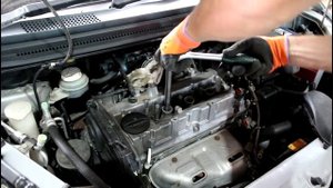 Замена свечей зажигания на Mitsubishi Colt 1,5 Мицубиси Кольт 2003 года