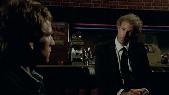 Detective Bruce Dern Harasses Getaway Driver Ryan O'Neal in Walter Hill's Classic "The Driver" 1978 смотреть онлайн