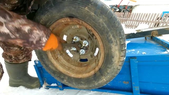 Ставлю жигулевские колеса на мотоблочную телегу!!! смотреть онлайн