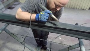 ремонт пластикового порога без шпаклевки и покраска в структурную краску