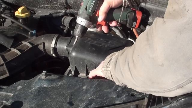 Нива Тревел. Замена масла в двигателе. смотреть онлайн