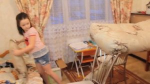 Строим шалаш из одеял / занятия для детей