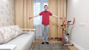 Утренняя зарядка. Приседания на носочках.