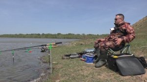 Фидер в дугу | Лещи клюют как сумасшедшие | Можно ли в разлив поймать рыбу на Волге