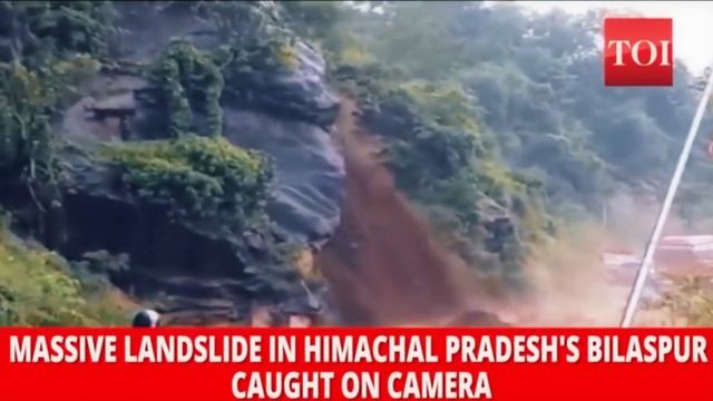 Huge landslides. Гигантские оползни. Оползень хоронит авто.