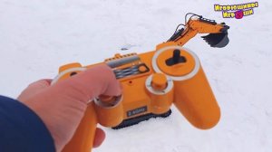 Машинки на радиоуправлении против снега и санок Cars Toys RC