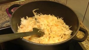 Тушеная капуста по-немецки