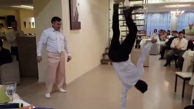 Танцующие официанты. Развод на свадьбе. Ведущий Айдар Садыков.Что вышло? Жесть.