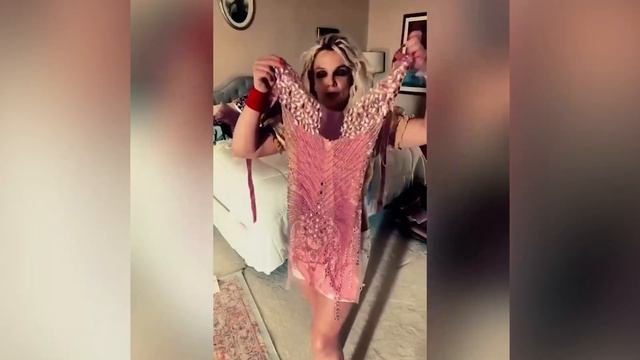 Britney Spears asks fans ‘not to call the cops’ if she shuts down her Instagram смотреть онлайн