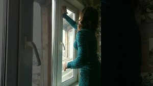Как помыть окно без разводов и сэкономить время.