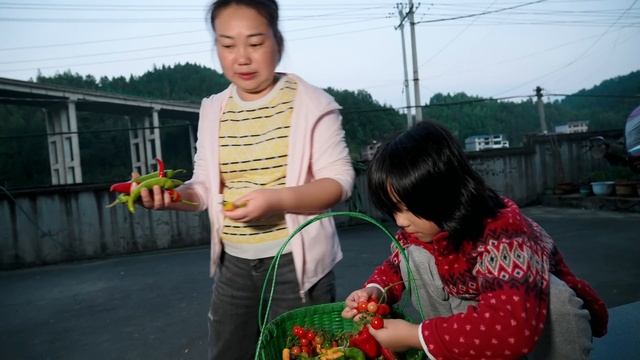 這黃辣椒真漂亮，做剁椒魚頭一定好吃