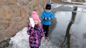 0+Бумажные кораблики.Чем заняться с ребенком.Запускаем кораблики.Тема и Катя ДЛЯ ДЕТЕЙ! Family, kid