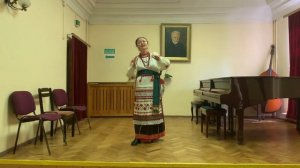 Стоит гора высокая