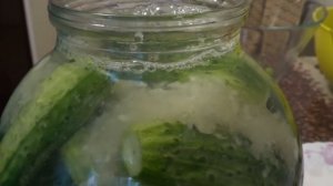 Соленые огурцы на зиму по провереному рецепту. Хрустящие соленые огурцы с чеснаком