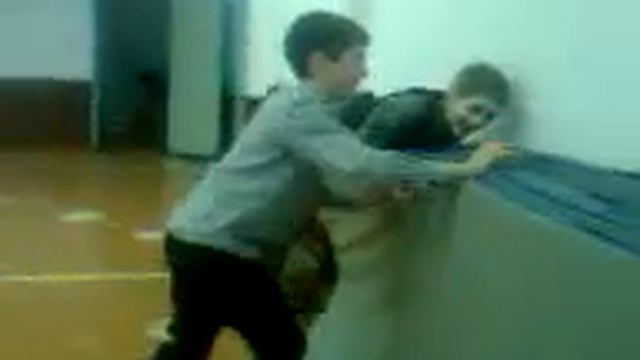 а пацаны ведь просто хотели полежать на матах смотреть онлайн