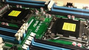 Серверная материнская плата socket 2011 в настольных целях