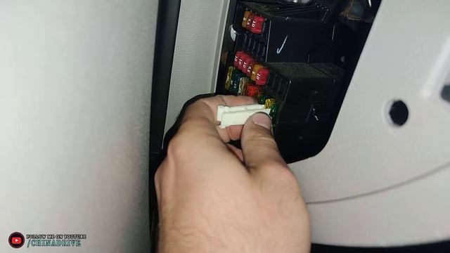 ПРОПАЛ СВЕТ В САЛОНЕ | ПРЕДОХРАНИТЕЛЬ ОСВЕЩЕНИЯ САЛОНА | Volkswagen Passat B7 смотреть онлайн