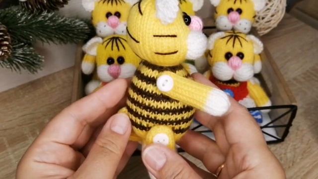 Тигрята. Вязаные спицами игрушки